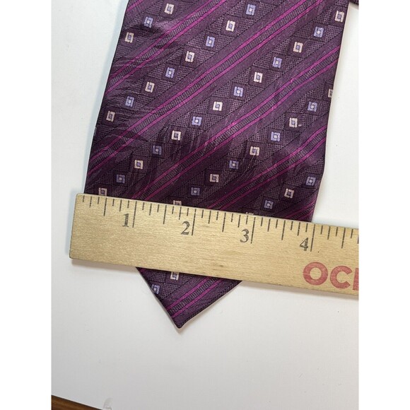 Marquis 100% Silk Geometric Print Purple Neck Tie - Picture 7 of 7